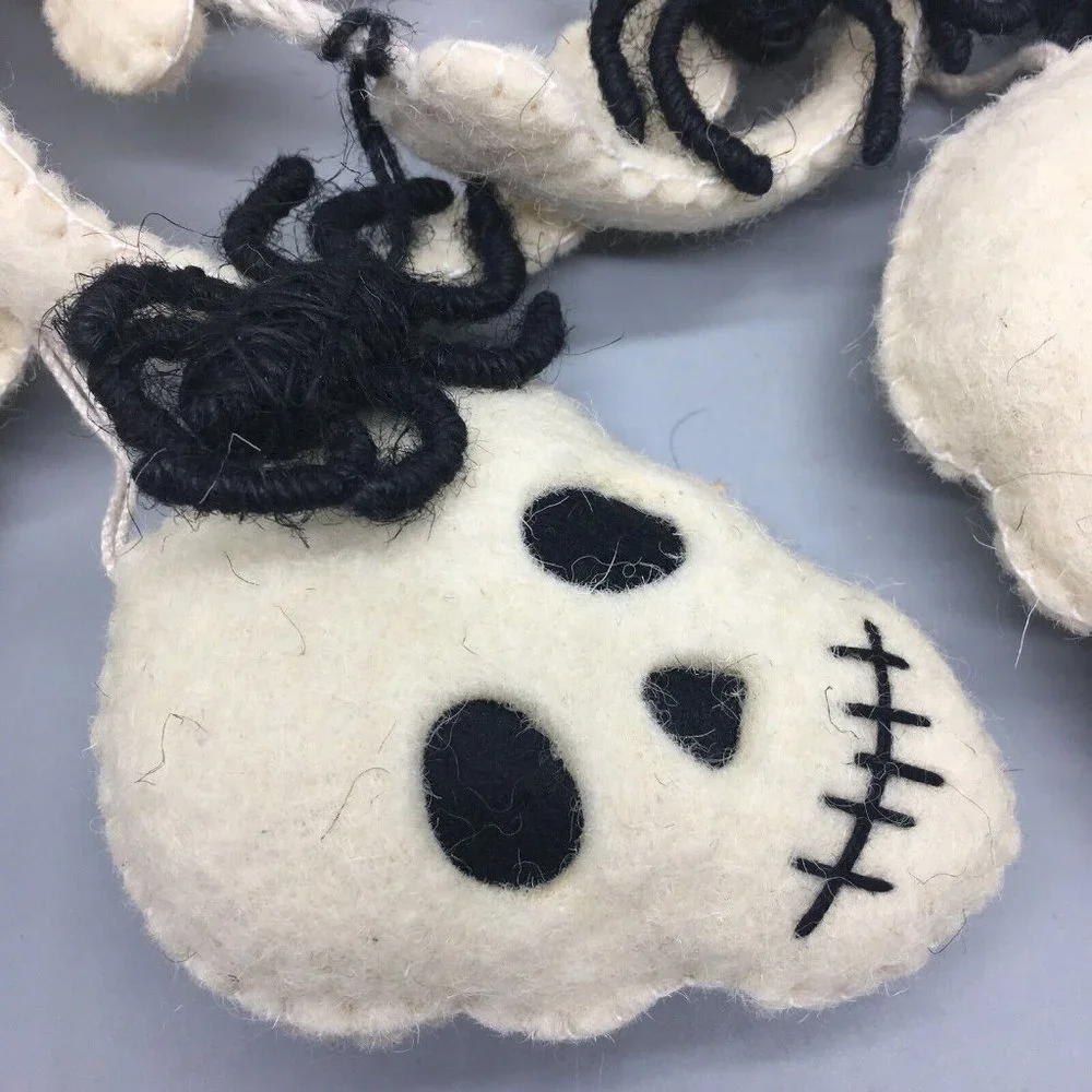 Toil and Trouble Halloween Felt Yarn Spider Skull Bones Garland 6 Ft Spooky NEW